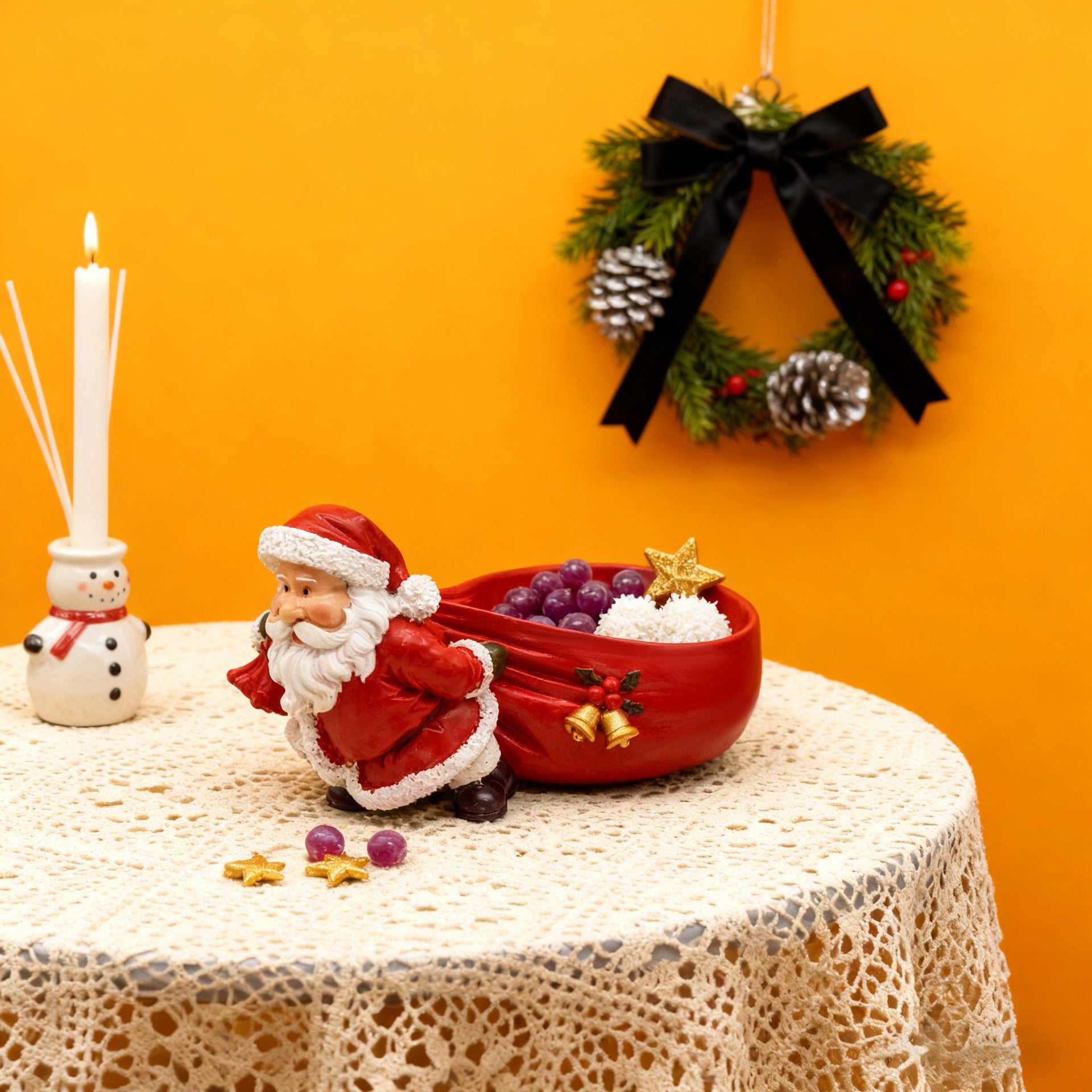 Weihnachtsmann mit Geschenkschale