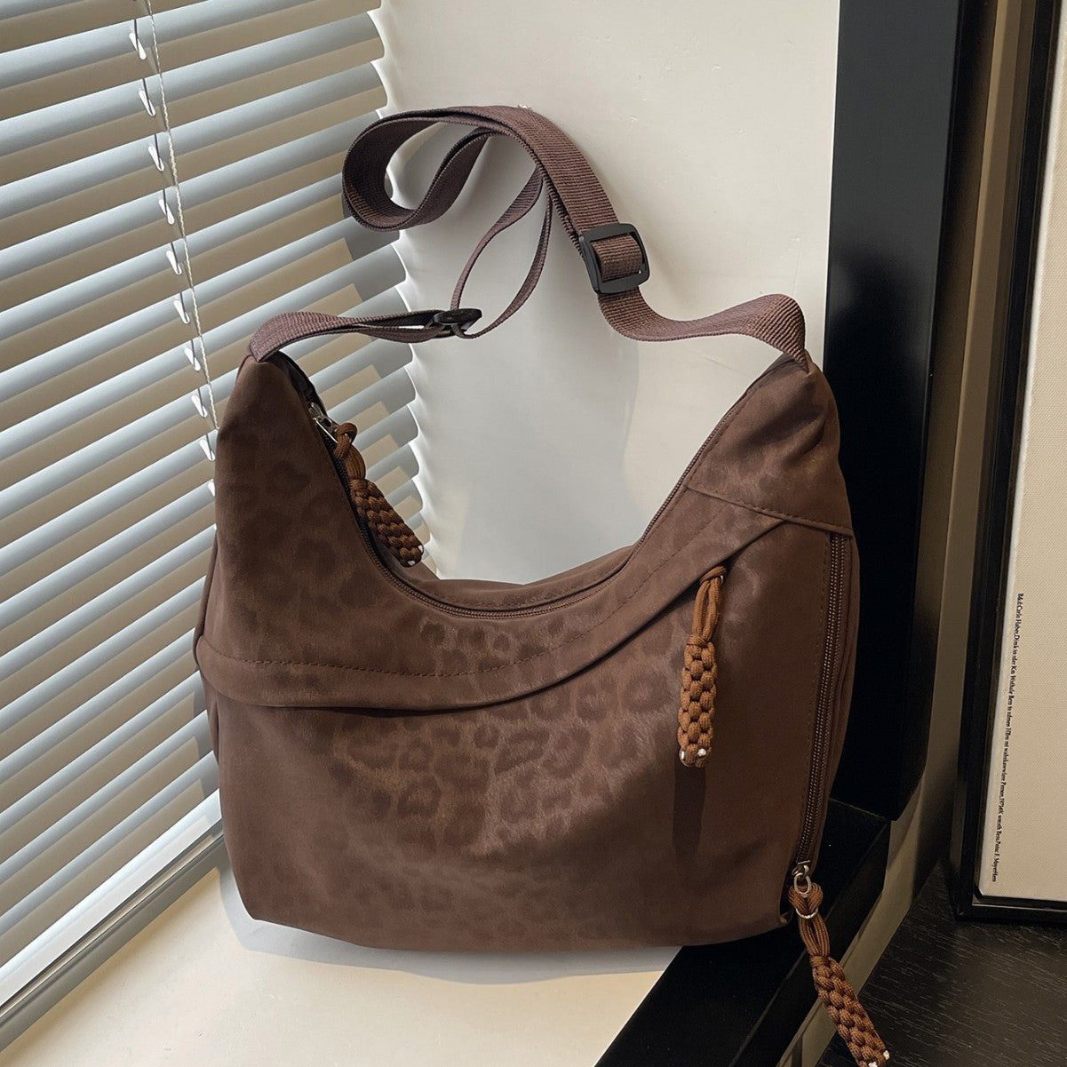 Umhängetasche mit Leopardenmuster