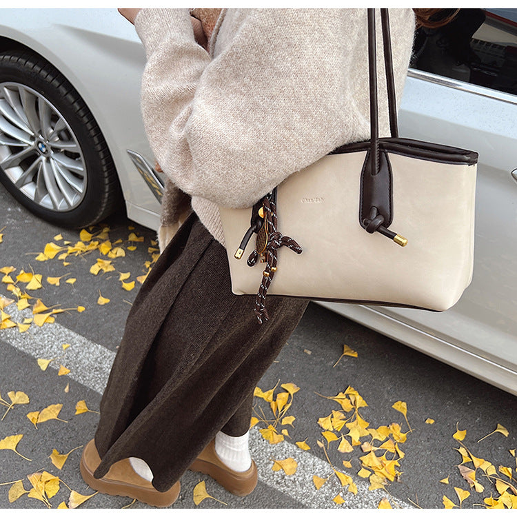 Einfarbige Hobo-Schultertasche