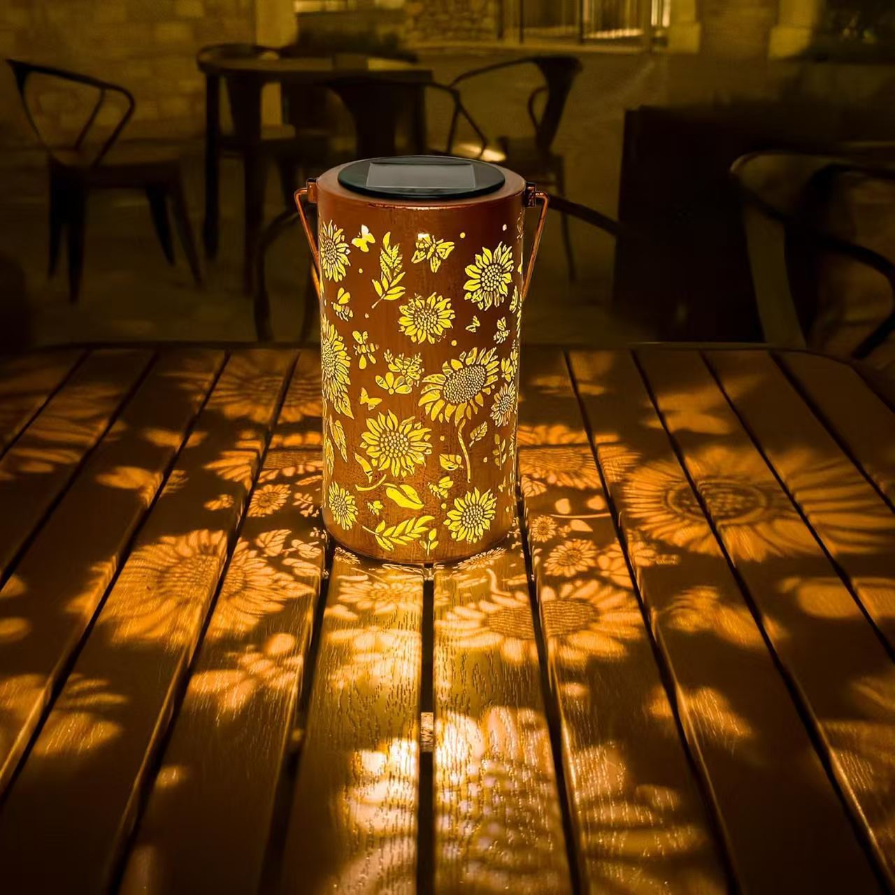 Bunte Solar-Gartenlaterne mit Sonnenblumen-Leuchten