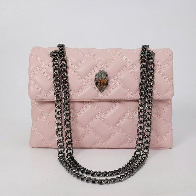 Klassische Schultertasche mit Kette