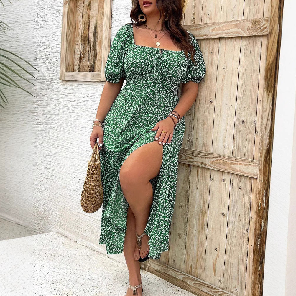 Sommerliches Blumenkleid mit Schlitz
