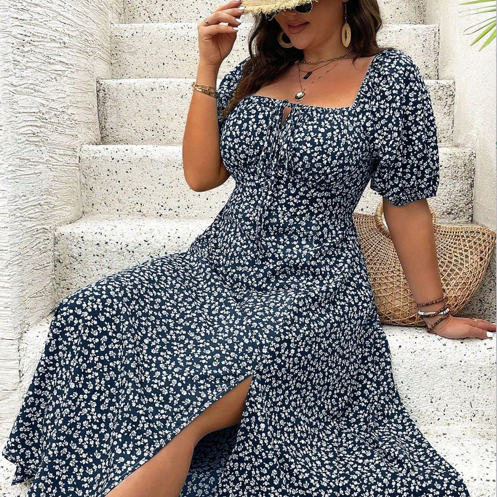 Sommerliches Blumenkleid mit Schlitz