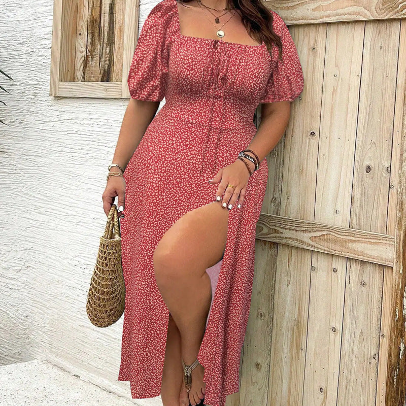Sommerliches Blumenkleid mit Schlitz