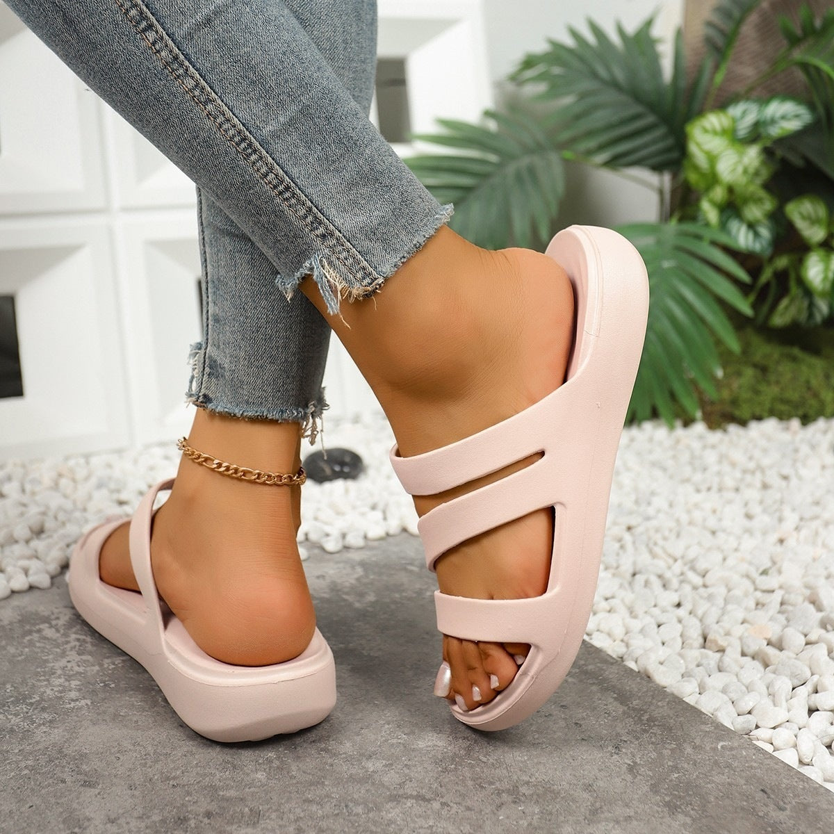 Weiche Flache Sandalen mit dicker Sohle