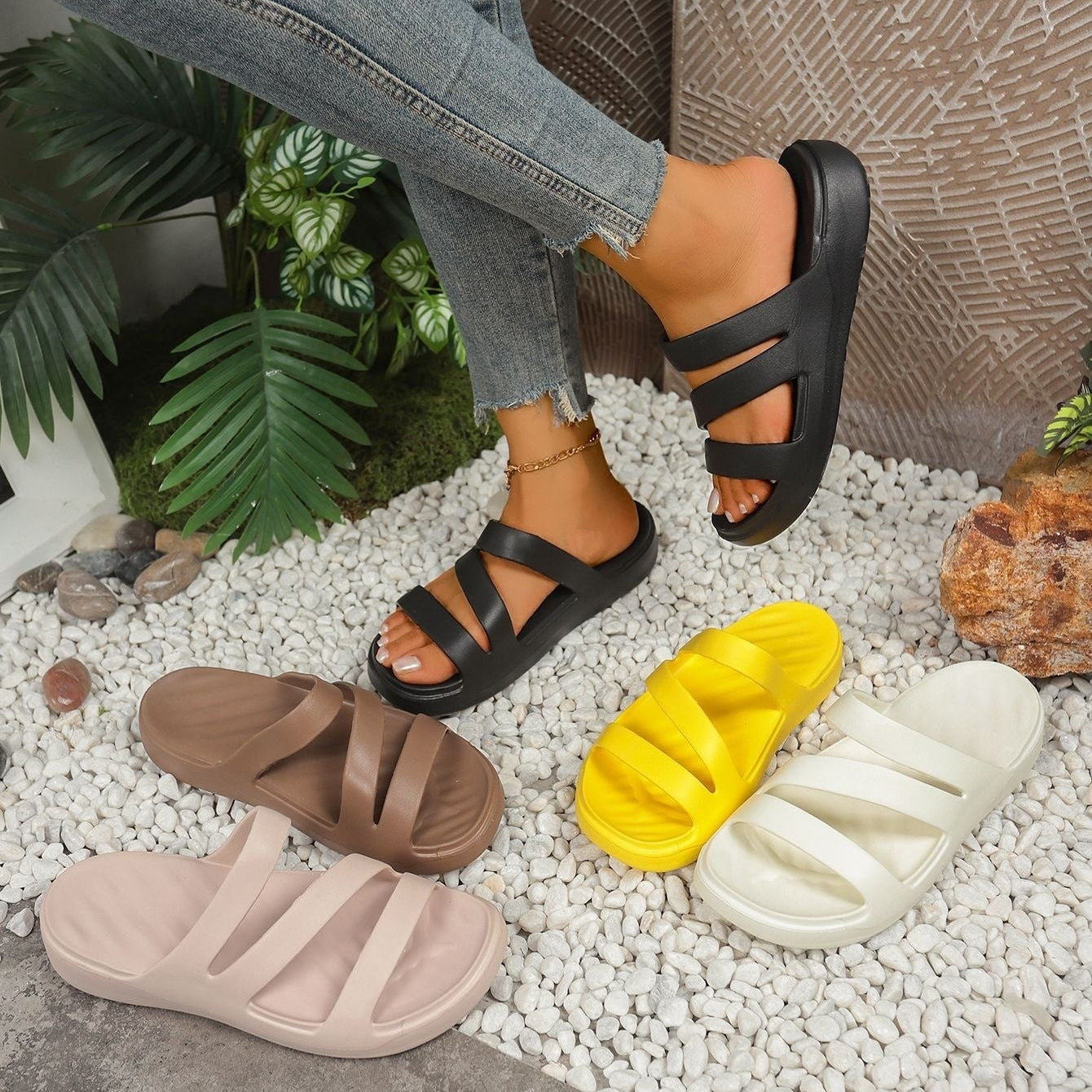 Weiche Flache Sandalen mit dicker Sohle