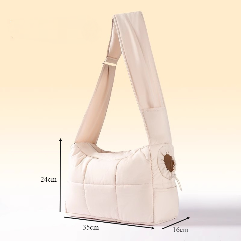 Hunde- & Katzentragetasche – leicht, geräumig und atmungsaktiv.