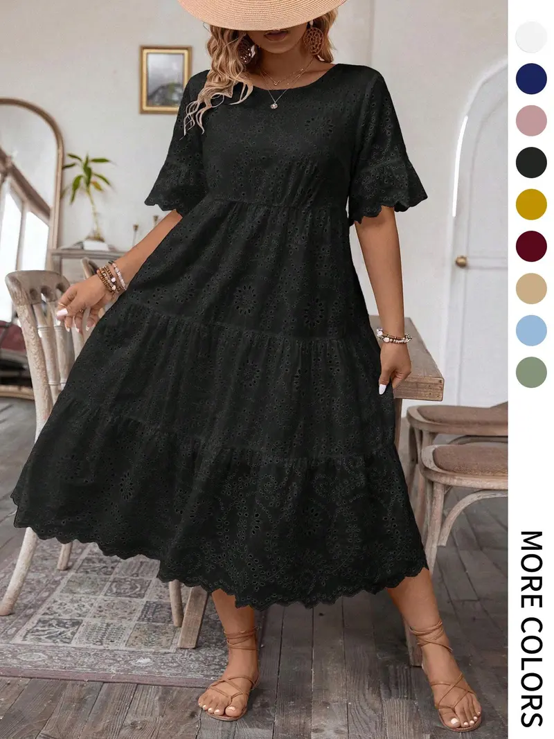 Schlichtes Kleid mit Lochstickerei