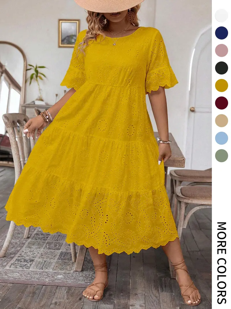 Schlichtes Kleid mit Lochstickerei