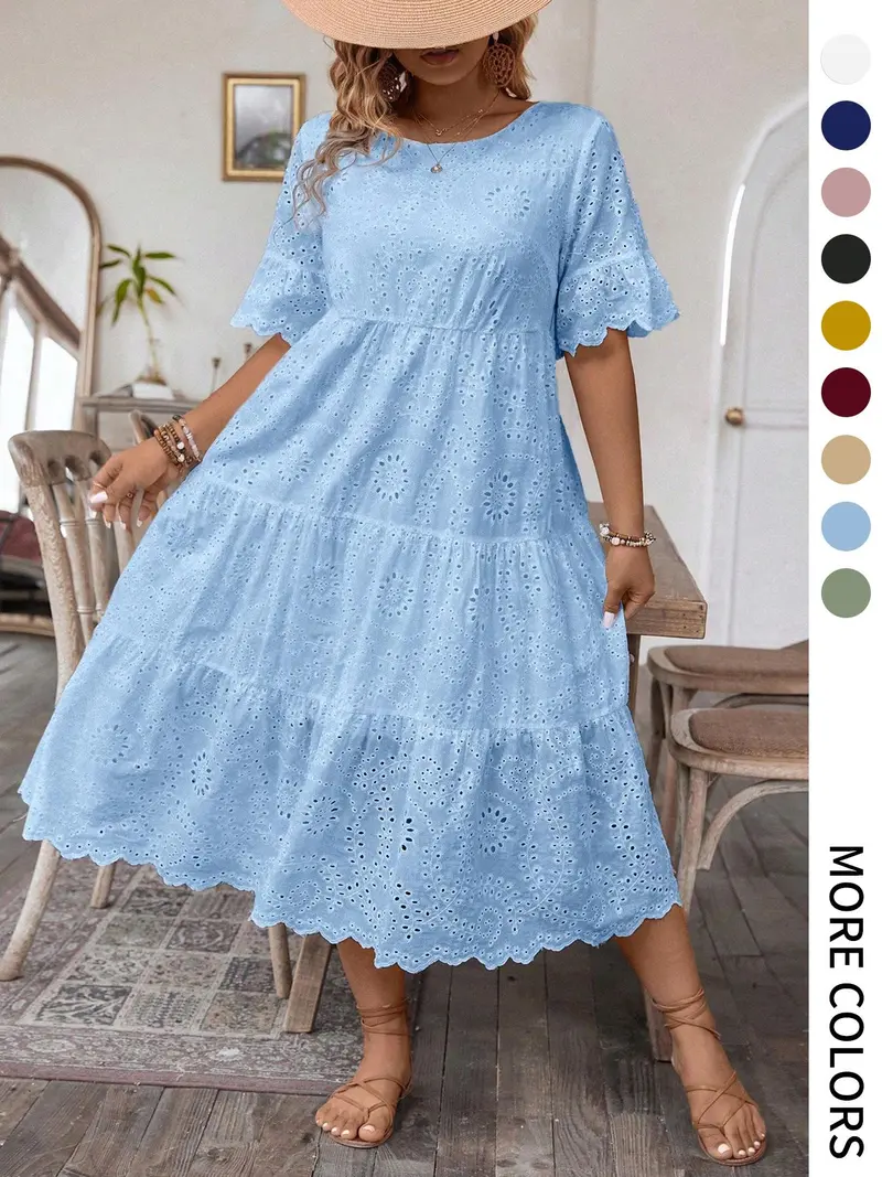 Schlichtes Kleid mit Lochstickerei