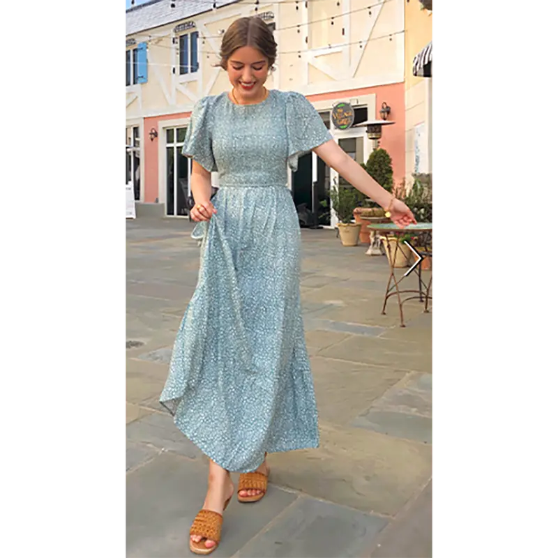 Geblümtes Gesmoktes Fließendes Maxikleid
