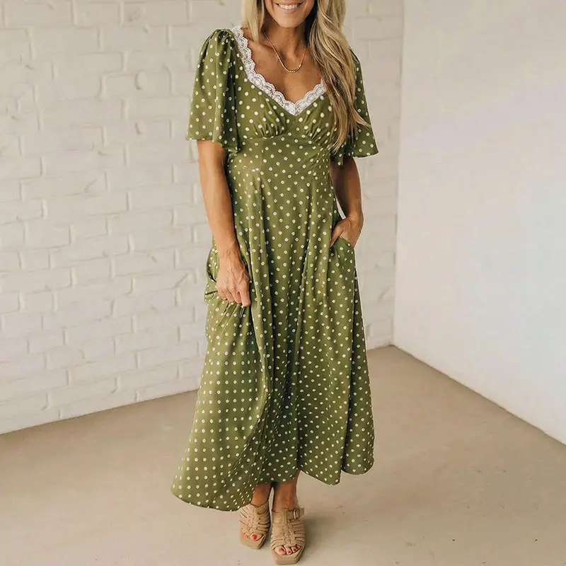 Grünes Maxikleid mit Tupfenmuster