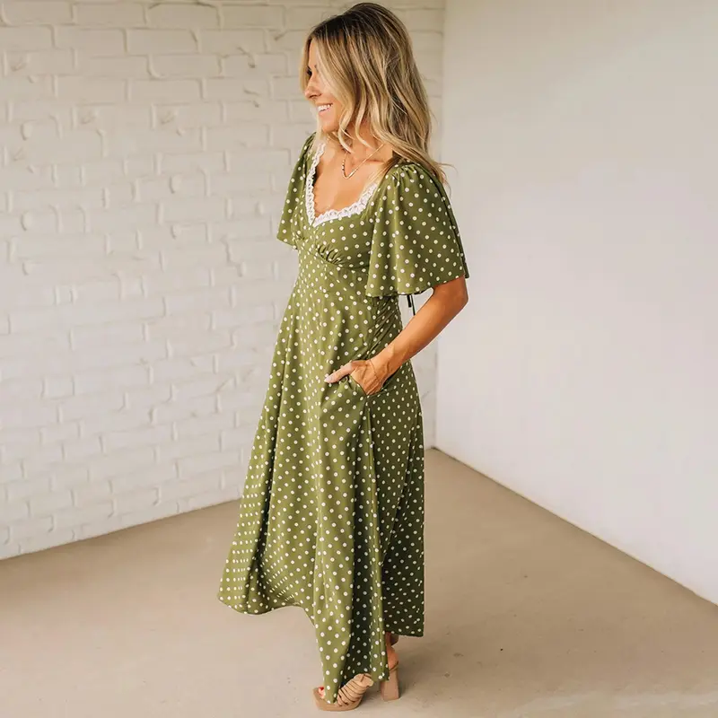 Grünes Maxikleid mit Tupfenmuster