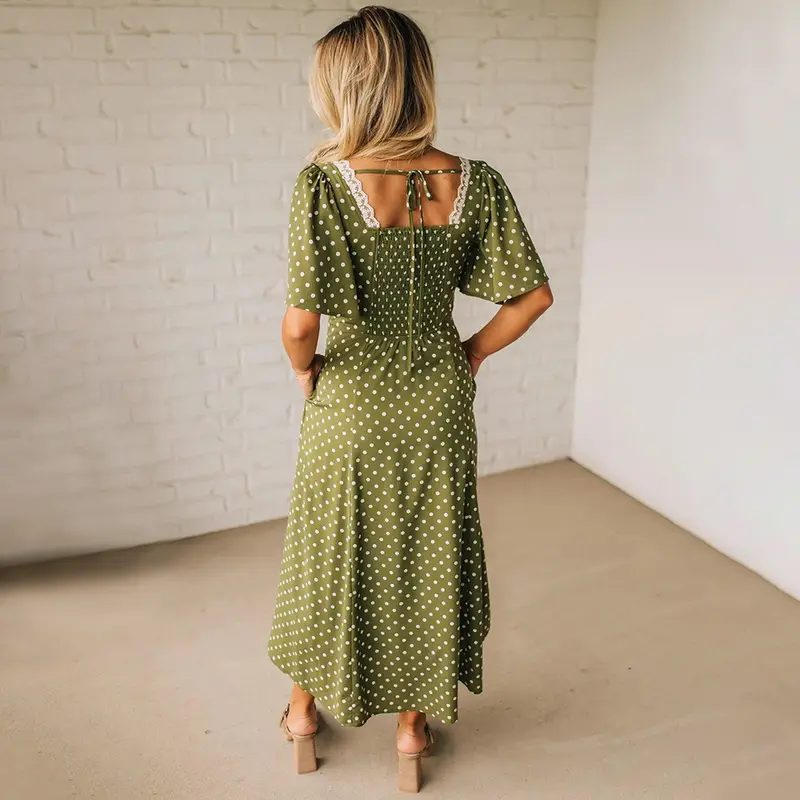 Grünes Maxikleid mit Tupfenmuster