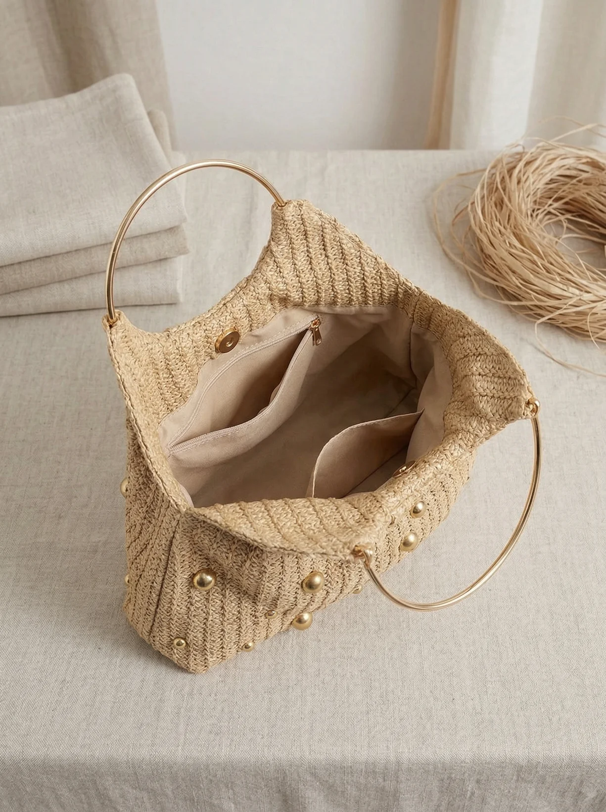 Celeora Gestrickte Handtasche mit Nieten