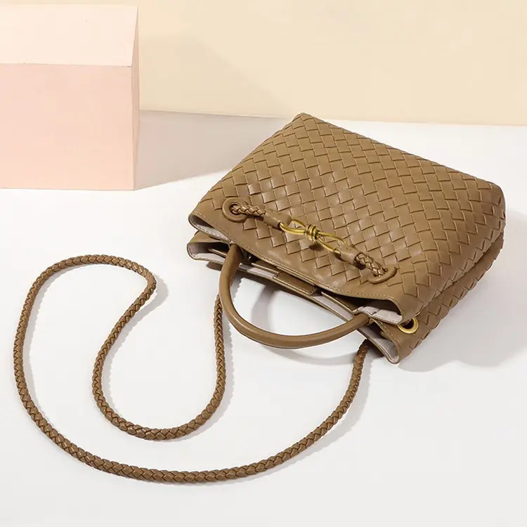 Gewebte Handtasche mit großem Fassungsvermögen