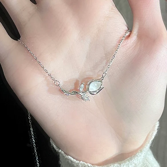 „Ewiger Garten“ Tulpen-Halskette