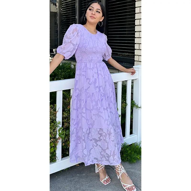 Langes Kleid mit Puffärmeln