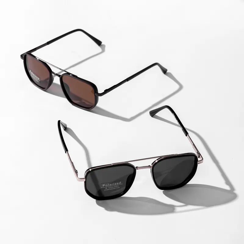 Sonnenbrille mit geometrischem Rahmen