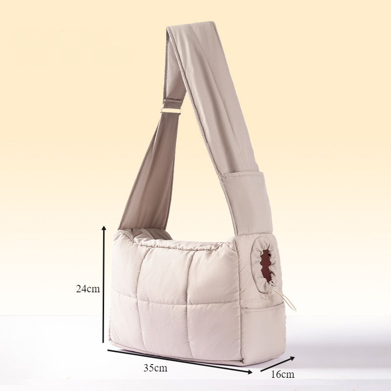 Hunde- & Katzentragetasche – leicht, geräumig und atmungsaktiv.